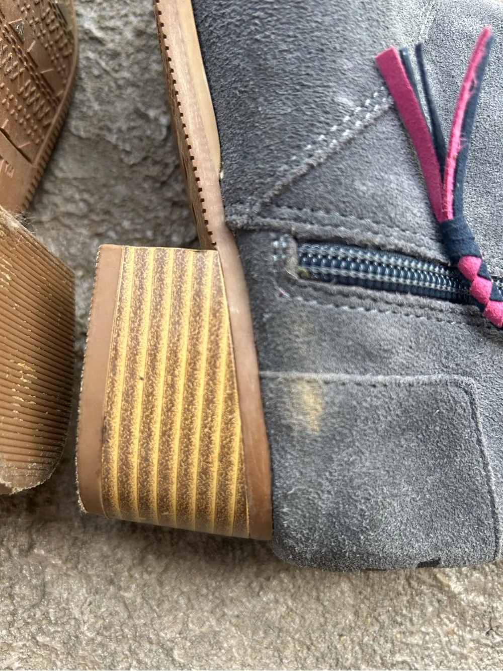 TOMS Girls 4 Leila Booties Grey Suede Ankle Boots Pink Navy tassels